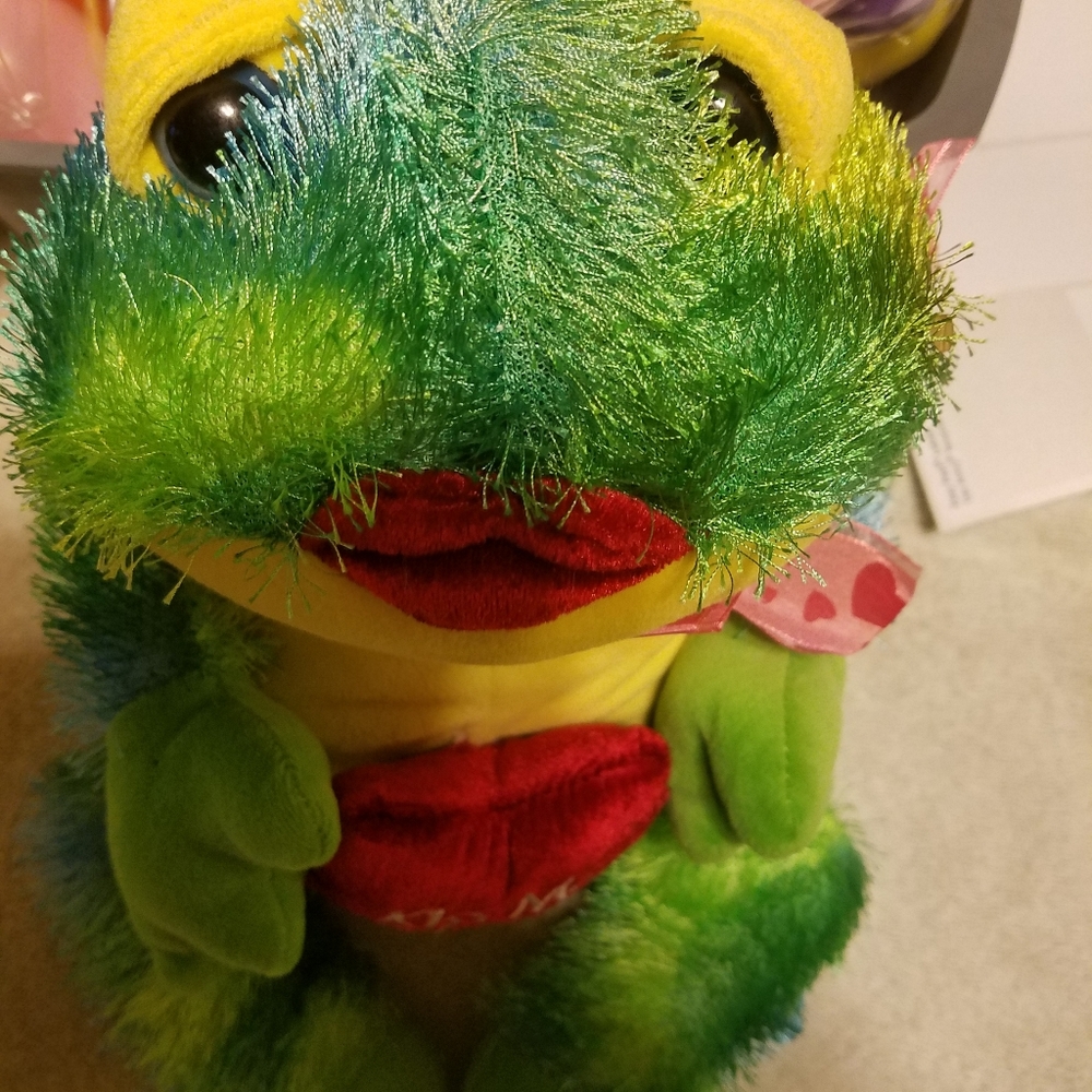 ❤️🎊HOST PICK🎊❤️ Kiss Me Plush Frog Please go to my page and see o - Picture 2 of 6